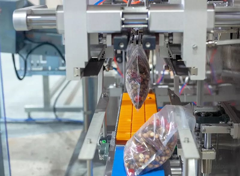 nuts packing machine